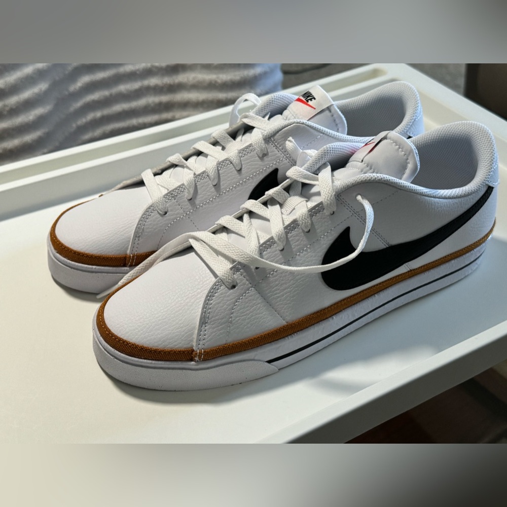 Nike White and Black Men's Shoes